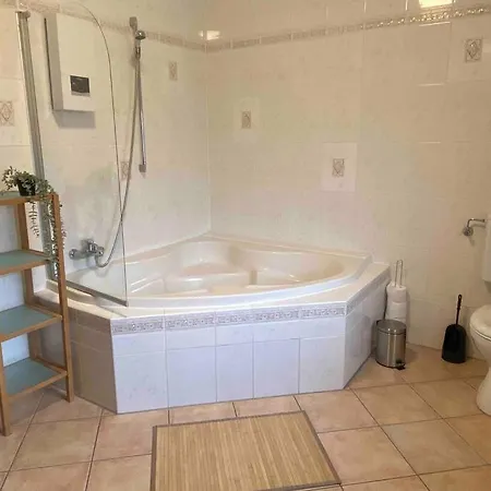 Moderne Ferienwohnung Im Herzen Von Fuer Bis Zu 7 Personen Bad Oeynhausen